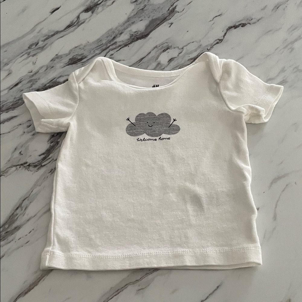 H&M Baby White Tee with Gray Cloud 2-4 Months
